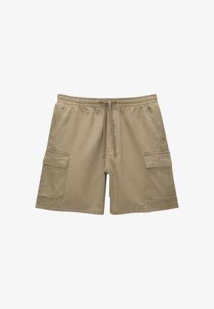 Beige cargoshorts met een elastische tailleband en trekkoord, voorzien van twee zijzakken en één grote cargozak aan de dij.