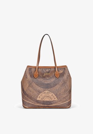 Bruine totebag met dubbele handvatten en een ingewikkeld cirkelvormig vintage kaartenpatroon met tekst, rechtopstaand op een witte achtergrond.