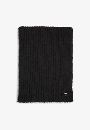 Écharpe noire en tricot avec une texture côtelée. Matériau doux, forme rectangulaire, dotée d'un petit logo accentué sur le bord inférieur.