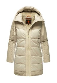 Beige gewatteerde jas met een ritssluiting, een capuchon en twee voorka pockets. De schouders hebben verstelbare banden, en de stof heeft een gladde textuur.