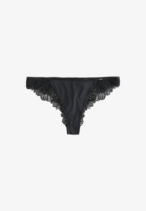 String noir orné de dentelle, avec un panneau avant lisse et des détails en dentelle florale sur les côtés et les bords arrière.