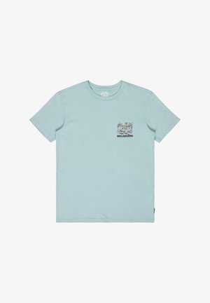 T-shirt a maniche corte azzurro chiaro con grafica piccola di palma e sole e scritta "Billabong" sul petto a sinistra.