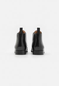 Melvin & Hamilton SELINA 28 - Nööritavad poolsaapad - black/rich tan