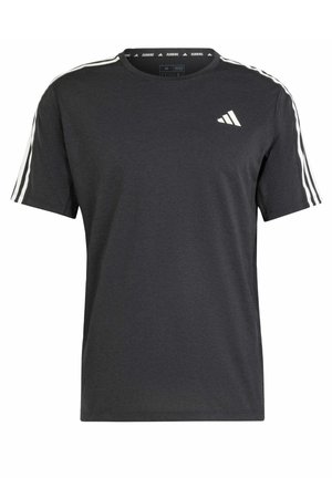 Tamno siva kratka majica s kratkim rukavima napravljena od pamuka, s bijelim trostrukim detaljima na ramenima i malim bijelim logotipom na prsima.