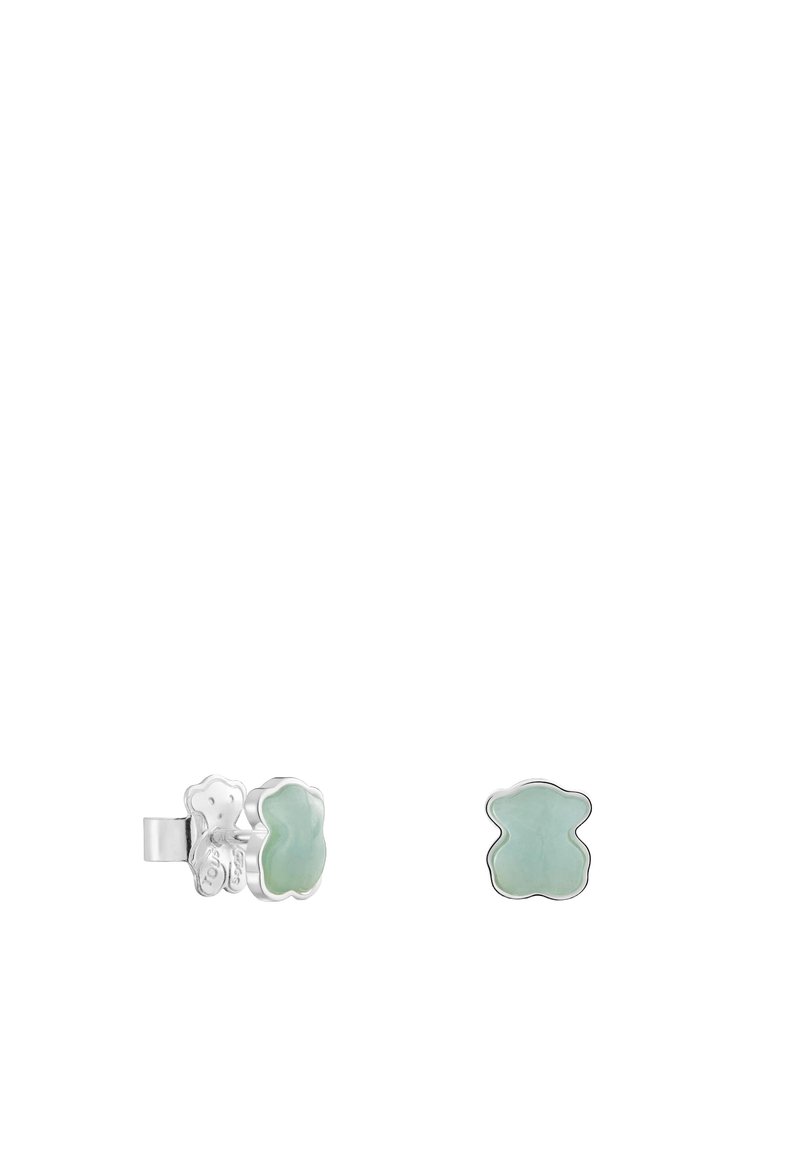 Orecchini a perno in argento a forma di orso, decorati con una pietra verde chiaro. Texture liscia con una finitura lucida e contorni sottili.
