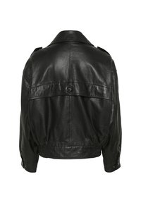 Giacca in pelle nera vista da dietro con yoke abbottonato, collo con colletto e polsini abbottonati su sfondo bianco.