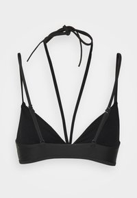 Sutiã triangular preto com alças ajustáveis. Apresenta uma mistura de tecidos suaves e um fecho com laço no pescoço. Design minimalista com um acabamento sem costuras.