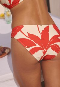 Next RUCHED SIDE LEG - Spodní díl bikin - ecru red floral