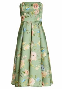 Robe midi bustier avec jupe plissée en tissu vert clair avec imprimé floral rose, bleu et jaune avec des feuilles vertes.