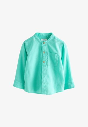 Türkiz színű hosszú ujjú kisgyermek ing mandarin gallérral, három fa gombbal és egyetlen mellzsebbel.