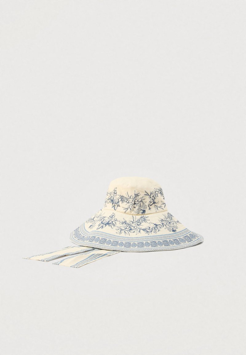 Φαρδιά καπέλο με λουλούδια σε εκρο ύ χρώμα με μπλε σχέδια, με διακοσμητική άκρη και κορδόνια στο πίσω μέρος για σταθερή εφαρμογή. Υλικό από βαμβάκι.