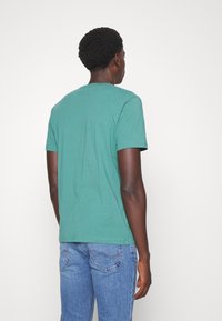 Lee PATCH LOGO TEE - T-shirt básica - monaco