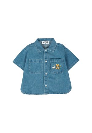 Chemise en denim bleu clair à manches courtes avec deux poches poitrines et un motif brodé d'un ours et d'un oiseau sur la poche droite. Boutons sur le devant.