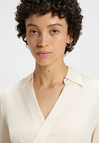 BOSS BELIDANA biały