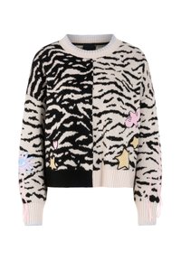 Gestrickter Pullover mit einem schwarz-weißen Zebramuster und pastellfarbenen Stickereien von Sternen, Vögeln und Herzen auf der Vorderseite.