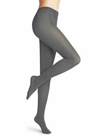 La gamba della modella è posata in modo elegante, indossando collant grigi scuri lisci. Lo sfondo è bianco puro, mettendo in risalto la texture e il colore del prodotto.
