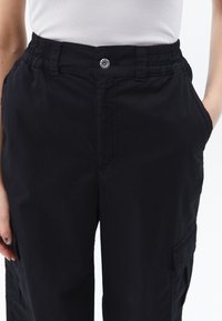 OXXO HIGH RISE WITH POCKETS - Kapsáče - black