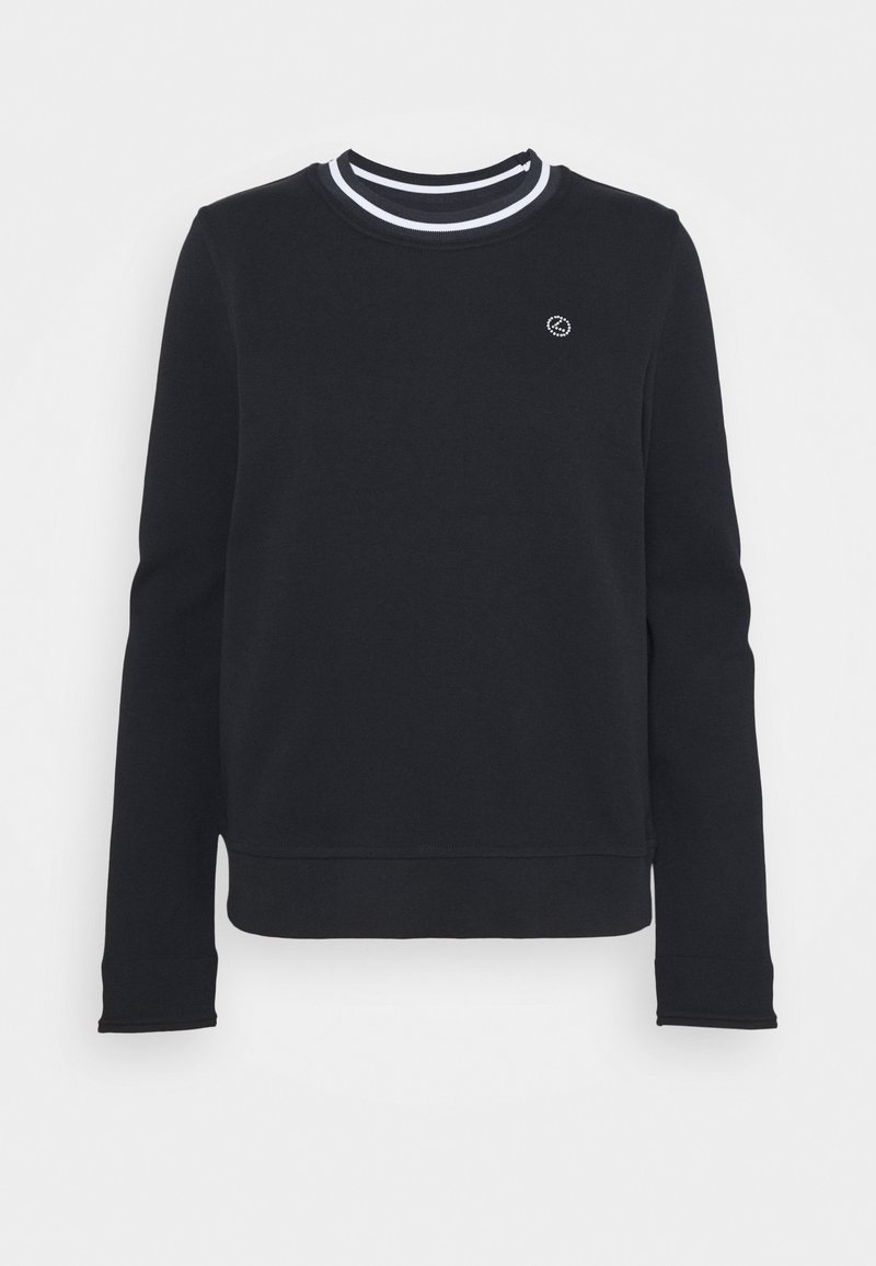 Sweat-shirt noir à manches longues, avec un col rond présentant un col intérieur rayé et un petit logo sur la poitrine.