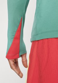 Nike Performance LIVERPOOL FC NIKE DF STRIKE DRILL TOP K - Klub merchandise - bicoastal/bicoastal/light orewood burn