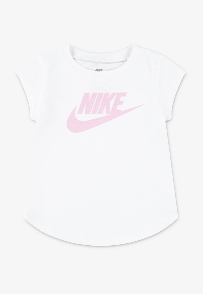 Vit bomulls-t-shirt med korta ärmar och rund hals. Har en stor rosa Nike-logga i mitten. Mjuk textur, rundad fåll.