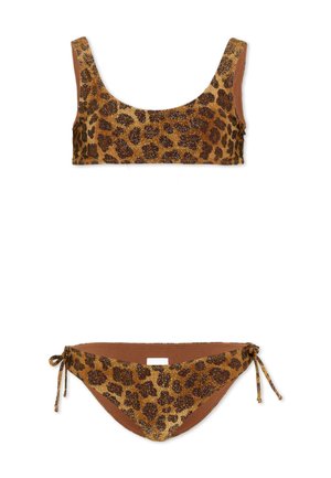 Conjunto de bikini con estampado de leopardo, top con escote redondo y braguitas de tiro bajo con lazo lateral en tonos marrones y negros.
