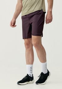 Born Living Yoga Sportiniai šortai - rojo oscuro