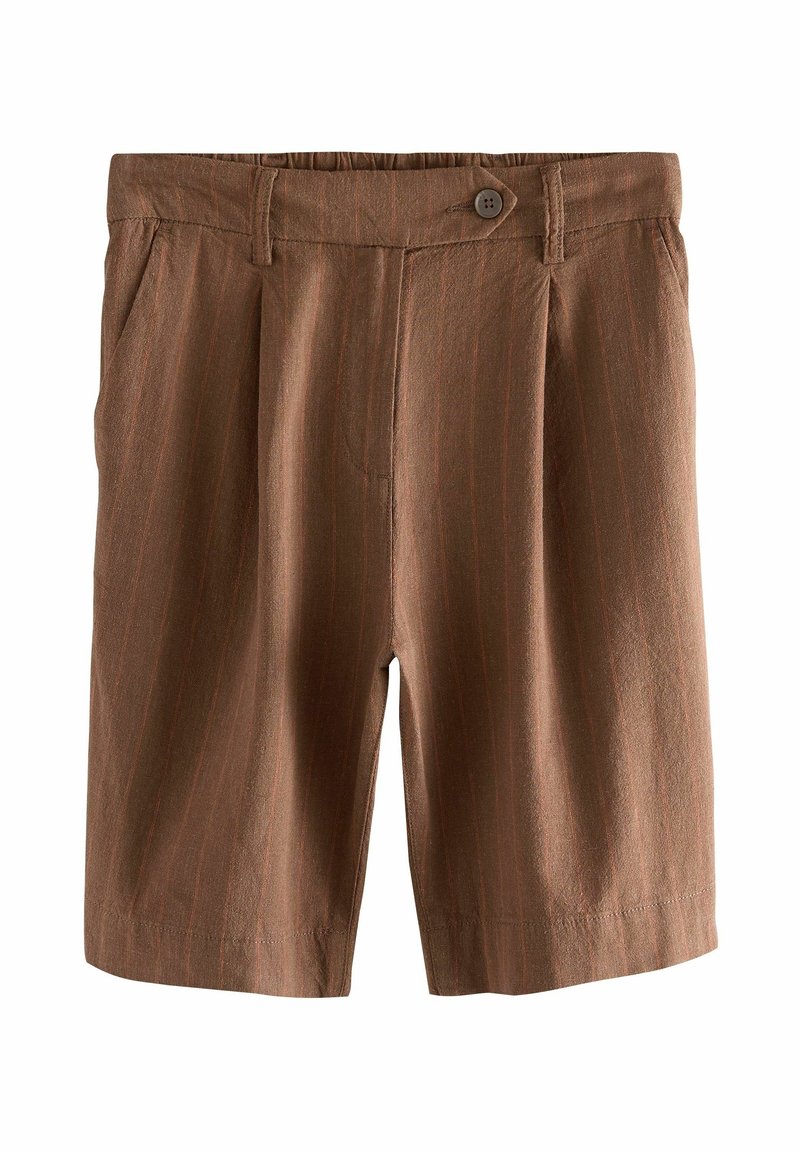 Pantaloni corti brown realizzati in un tessuto testurizzato con strisce verticali, dotati di chiusura con bottone, pieghe e tasche laterali.