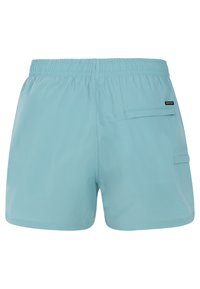 Svetlomodré plavky vyrobené z ľahkého materiálu. Majú elastický pás a bočné vrecko so zapínaním na klopu. Hladký povrch.