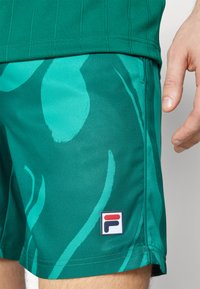 Fila SHORTS LEO - Sport rövidnadrágok - aventurine