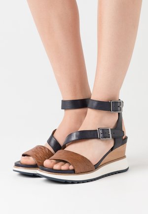 Tamaris, Sandales à plateforme - brown