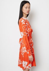 Marc O'Polo WRAP STYLE BELTED  - Freizeitkleid - multi
