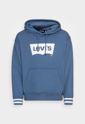 Sweat à capuche bleu avec poche kangourou à l'avant, logo blanc "Levi's" sur la poitrine, cordons et poignets rayés blancs aux manches.