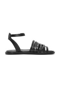 Sandales en cuir noir avec semelle plate, dotées de plusieurs sangles verticales et d'une sangle à la cheville. Texture lisse et design minimaliste.