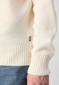 Thumbnail Image 9