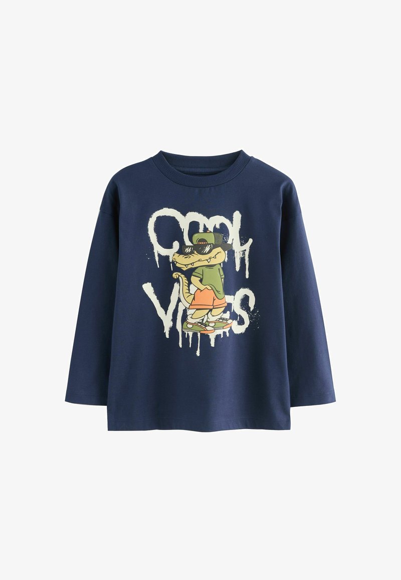 Navyblaues Langarm-T-Shirt mit einem Grafikdesign eines cartoonhaften Krokodils in einer Mütze, versehen mit dem Text "Cool Vibes" im weißen, tropfenden Malstil.