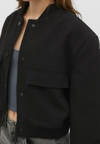 Stradivarius Bomberjacks - black