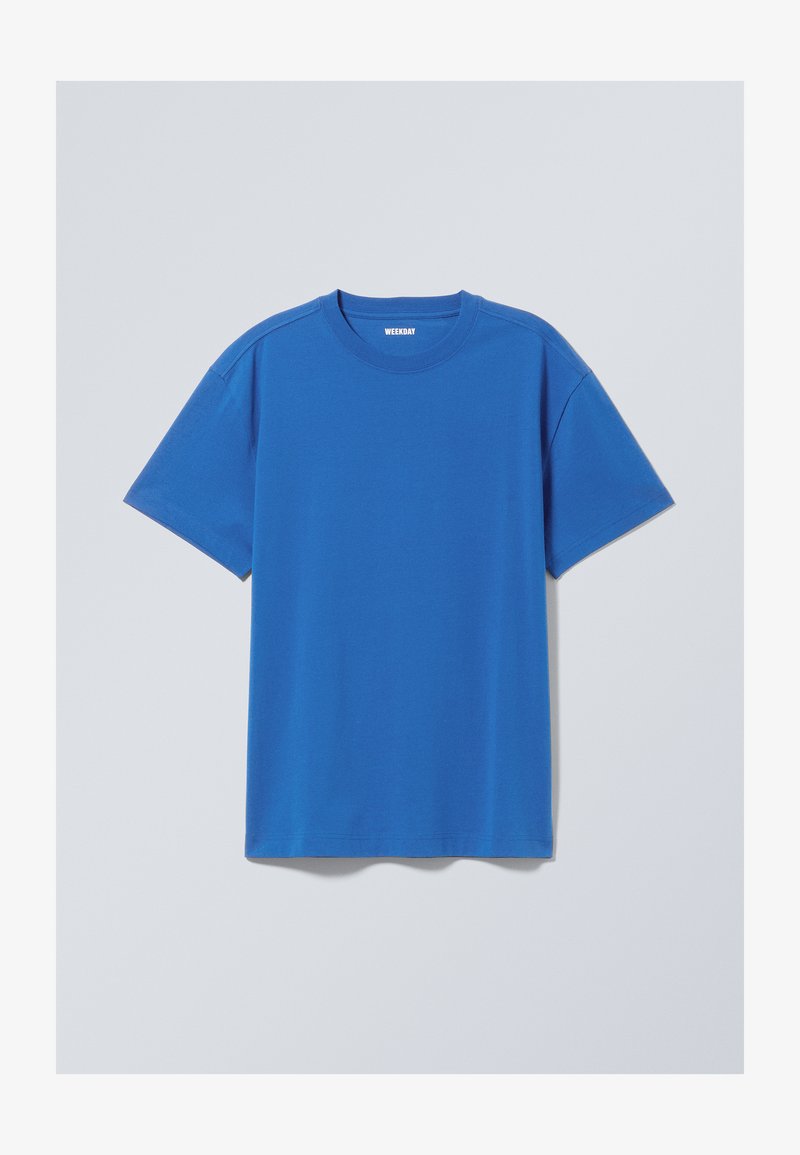 Μπλε βαμβακερό T-shirt με στρογγυλή λαιμόκοψη και κοντά μανίκια. Απλός σχεδιασμός, χωρίς σχέδια ή λεπτομέρειες. Μαλακή υφή, κανονική εφαρμογή.