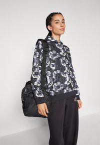 Puma CLASS ACT HOODIE  - Jersey con capucha - black