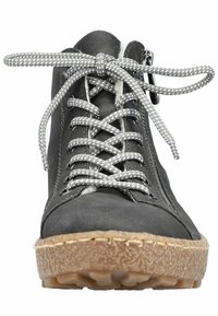 Bottine en cuir noir avec lacets gris, semelle en caoutchouc texturée et fermeture éclair latérale. Présente un design robuste et une semelle intermédiaire épaisse et durable.