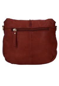 Ruda odinė petnešų kuprinė su užtrauktuku priekinėje kišenėje, minkšta tekstūra ir apvalus siluetas. Papuošta auksinės spalvos detalėmis.