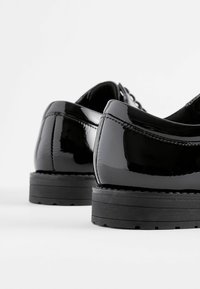 Next REGULAR FIT - Paeltega jalanõud - black