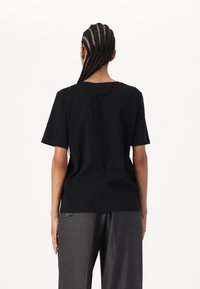 Rue de Femme NATACHA - T-shirts med print - black