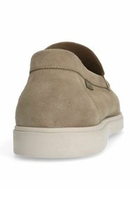Beige suede schoenen met een gladde textuur, minimalistisch ontwerp en een witte rubberen zool. Heeft een gestikte naad langs de achterkant.