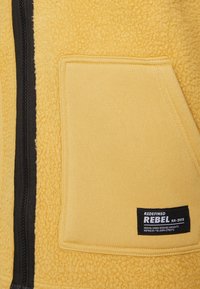 Redefined Rebel ELMER  - Casaco polar - honey mustard