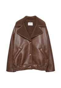 Giacca in eco-pelle marrone con fodera in shearling, colletto ampio, chiusura a bottoni, tasche laterali e orlo elasticizzato.
