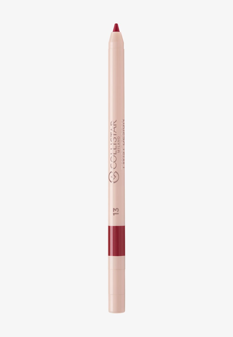 Crayon à lèvres rétractable avec un corps rose et une pointe rouge. Marqué d'informations textuelles discrètes et d'une bande colorée audacieuse près de la base.