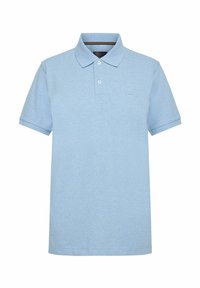 Helles blaues Poloshirt aus weichem Stoff mit klassischem Kragen, zwei Knöpfen und einem kleinen Kontrastlogo auf der linken Brust. Kurze Ärmel.