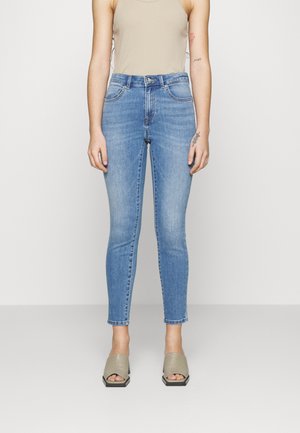 ONLY Petite ONLWAUW MID POWER PUSH UP  - Jeans Skinny Fit - medium blue denim