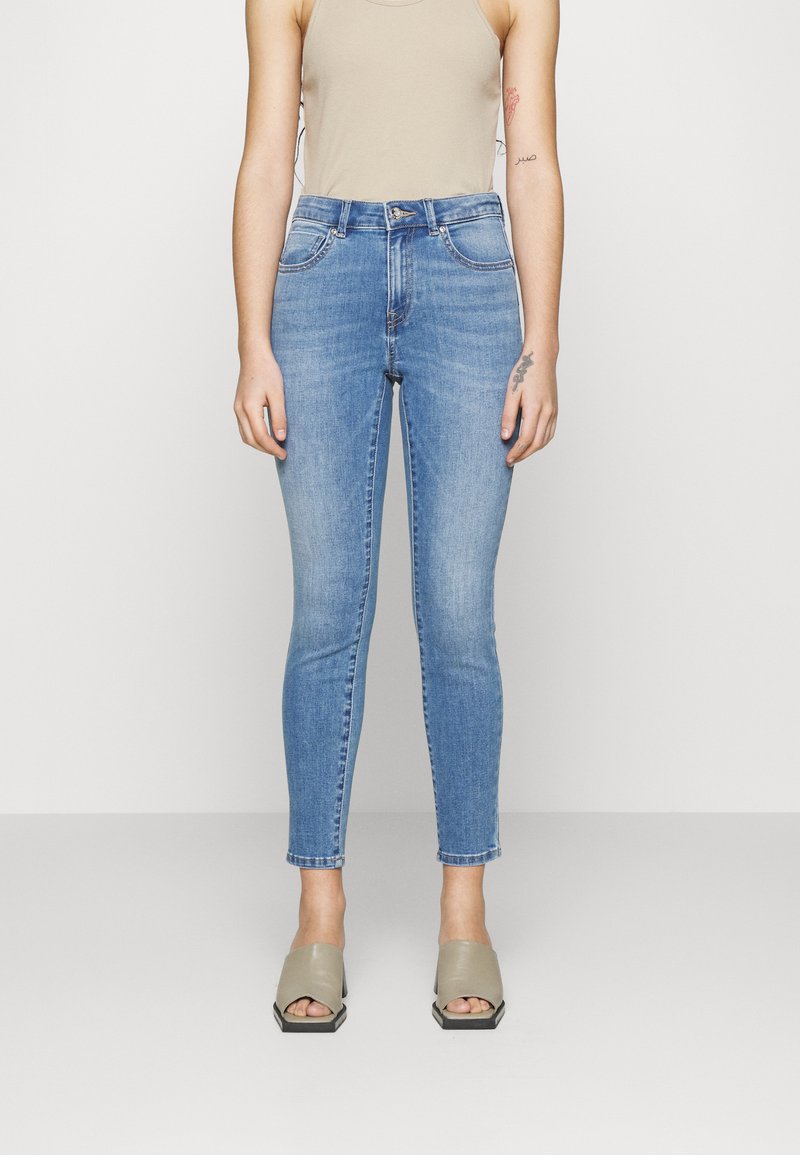 ONLY Petite ONLWAUW MID POWER PUSH UP - Blugi skinny fit - medium blue denim