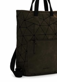 Žalia geometrinė raštuota rankinė pagaminta iš minkštos medžiagos, su užtrauktuku uždaroma priekinė kišenė ir juodos medžiagos rankenos.